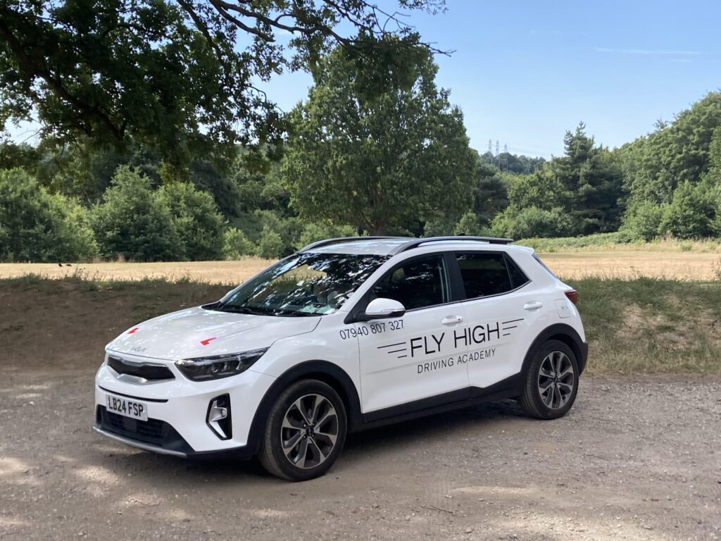 Presentation of a white Kia Stonic, the Driving Instruction Vehicle of the Fly High Driving Academy called Mr. K